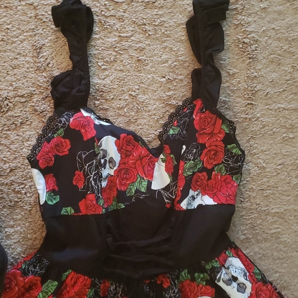 Red and Black Skull Dress S - Picture 2 of 4